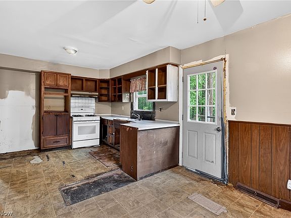 3rd image of 2964 Williamsburg St NW