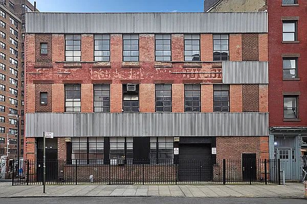 1st image of 302 W 13th St