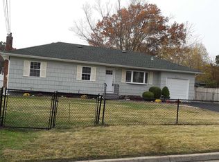 28 Violet St, Central Islip, NY 11722