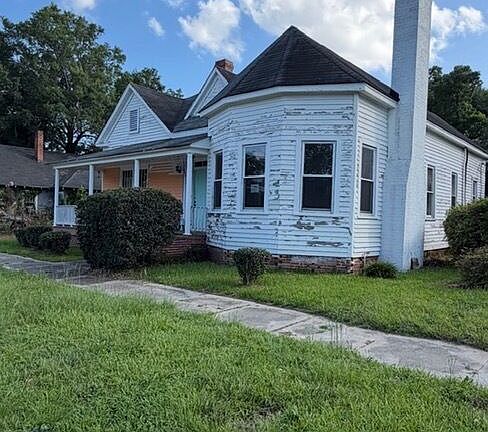 2nd image of 807 Academy Ave