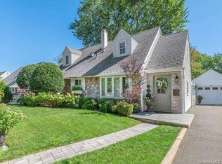 9 Robert Road, Glen Cove, NY 11542