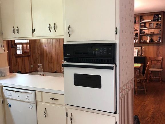 4th image of 11 Loganberry Cir