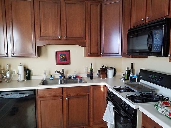 3rd image of 1462 N Farwell Ave