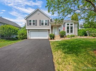 1756 Somerfield Ln, Crystal Lake, IL 60014