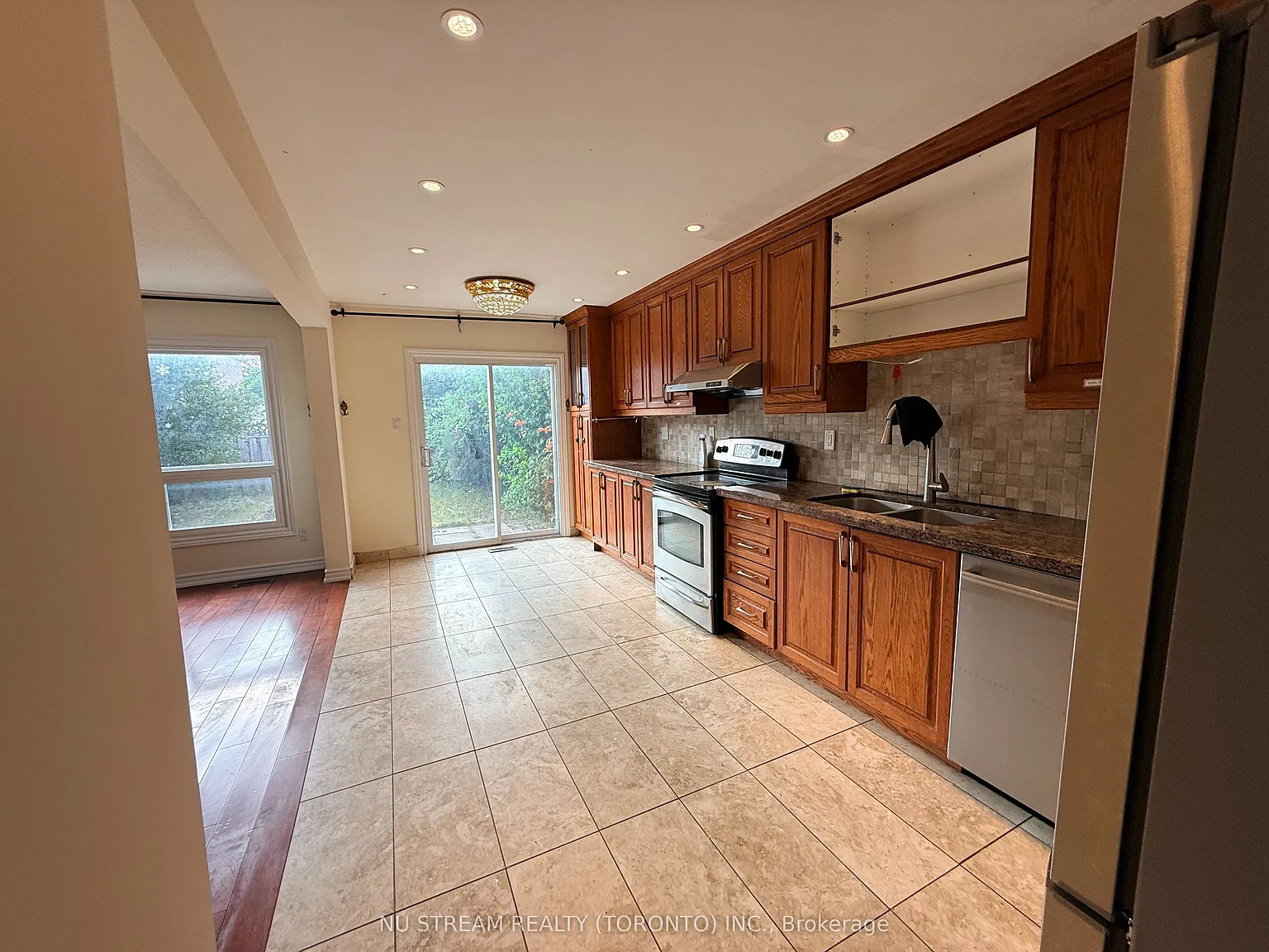 4 bed, $3,300 — Photo 2