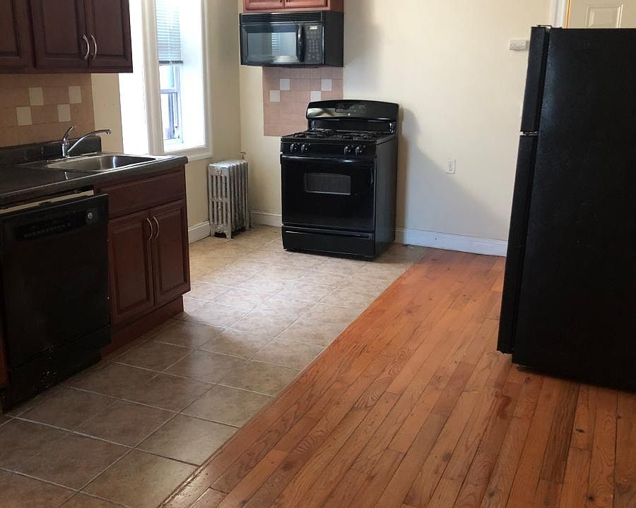 2nd image of 405 Avenue C
