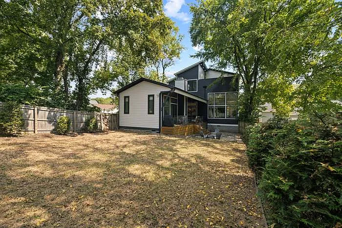 716 Village Ct — Photo 28