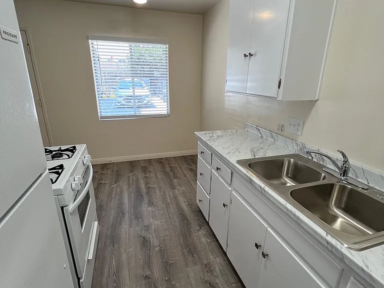 5953 Atlantic Ave — Photo 7