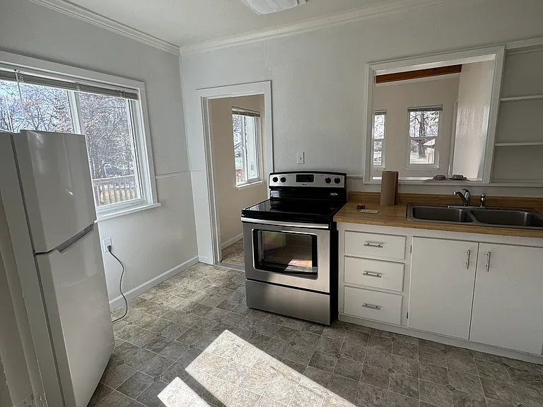 574 Conger Ave — Photo 6