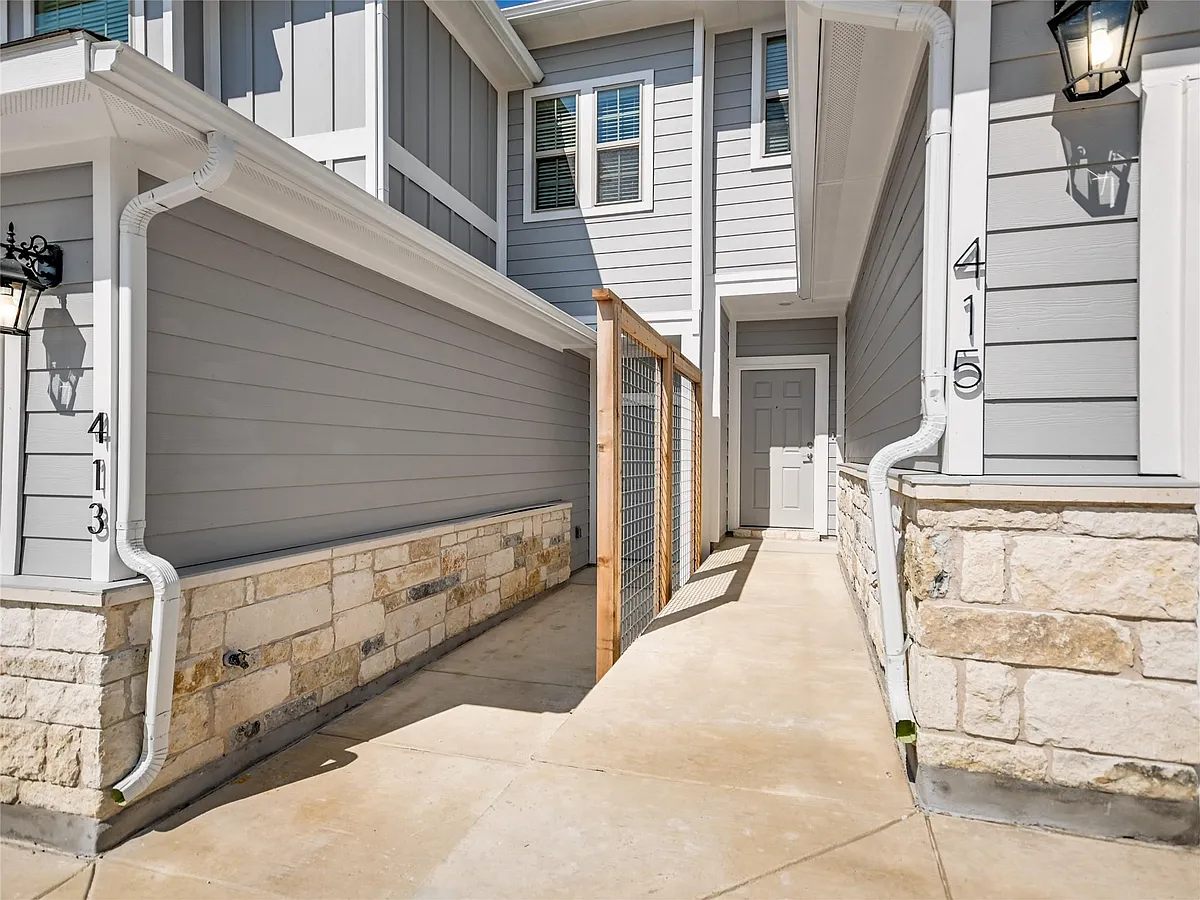 Building Photo - 415 Parkline Dr