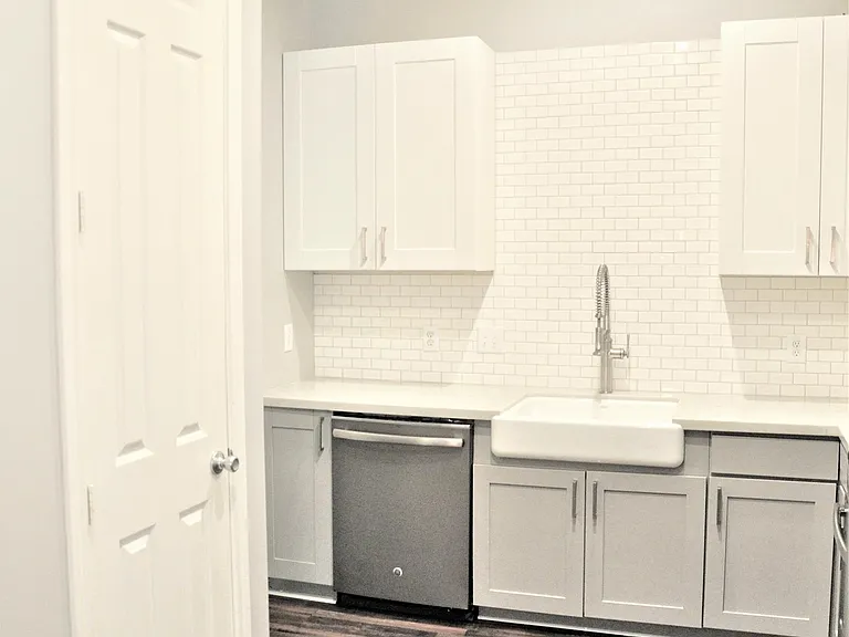 9010 Laverne Park Ln — Photo 8