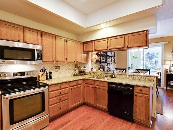 4th image of 414 Date Palm Ct NE