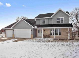450 Windy Acres Way, De Pere, WI 54115
