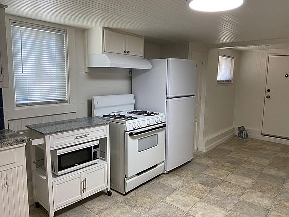 4th image of 215 Aspen Ave APT A