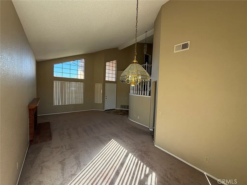 4 bed, 2219 sqft, $3,295 — Photo 4