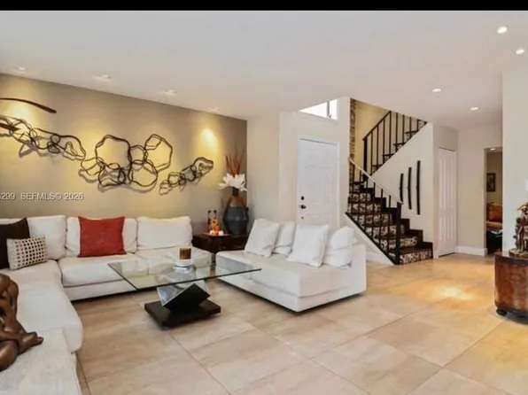 2991 Lakewood Ln #329, Hollywood, FL 33021