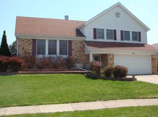 300 Essex Ct, Aurora, IL