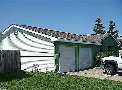 3rd image of 3816 Accacia Ln