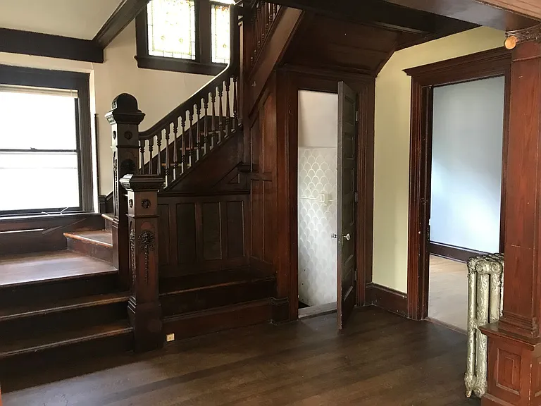 2863 N Downer Ave — Photo 3