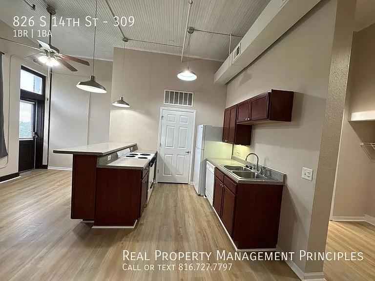 826 S 14th St #309 — Photo 1