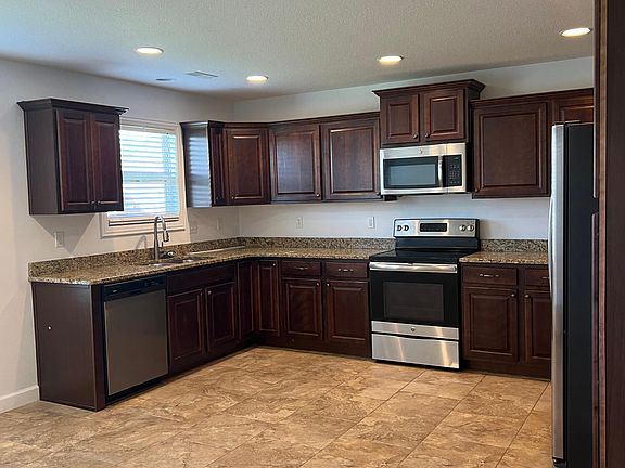 4th image of 7413 Pemberton Dr