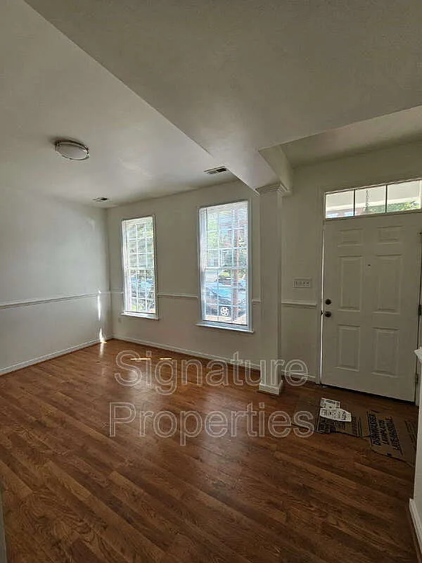 4 bed, 1.5 bath, 1688 sqft, $2,470 — Photo 4