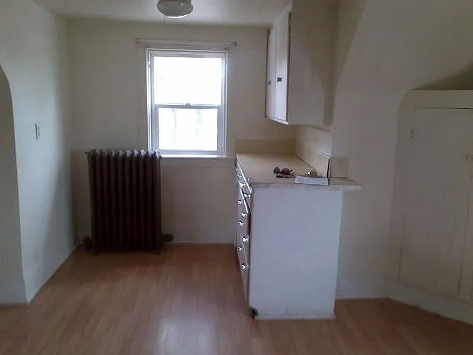 2nd image of 320 S 31st St #318