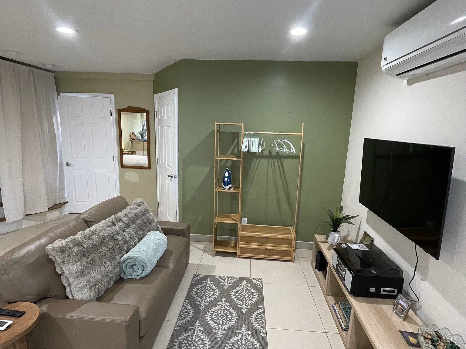 Studio, 600 sqft, $2,200 — Photo 4