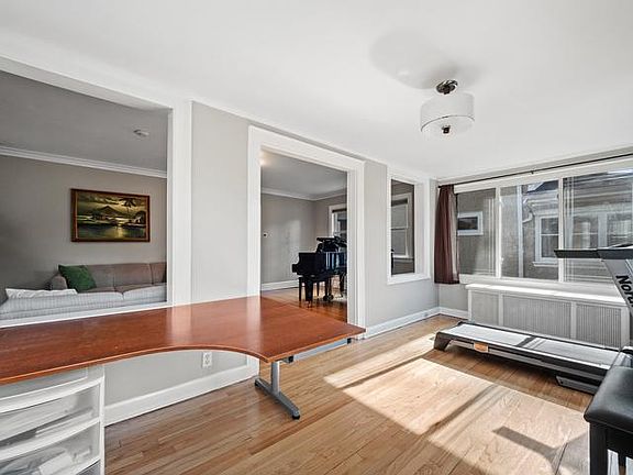 4th image of 612 S East Ave