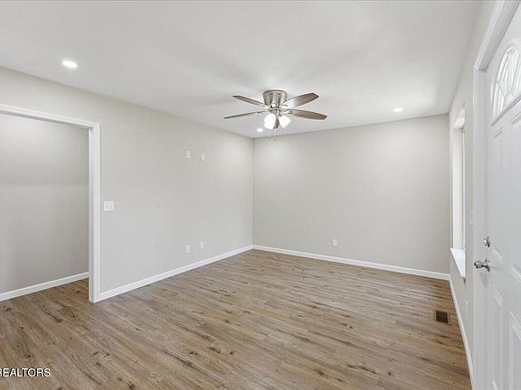 4th image of 210 Clark Ave