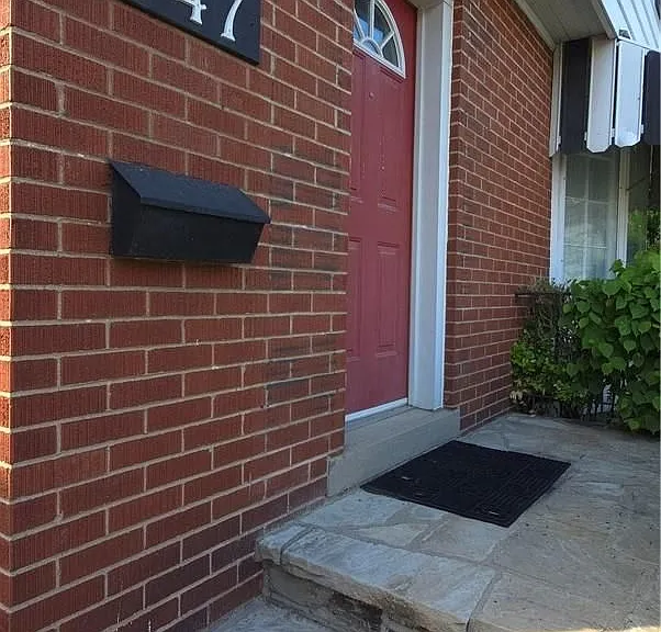2047 James St — Photo 3