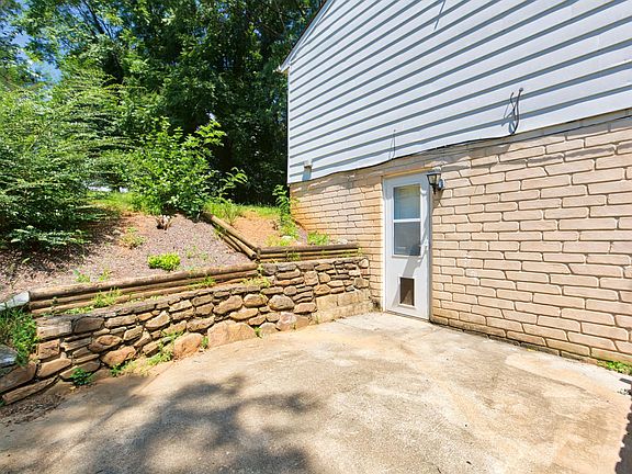3rd image of 1916 Greenbrier Ave SE
