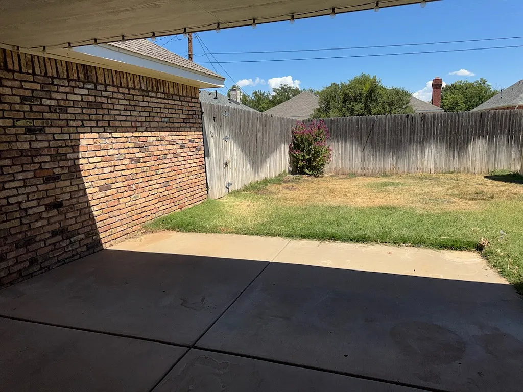 3 bed, 1758 sqft, $2,000 — Photo 2