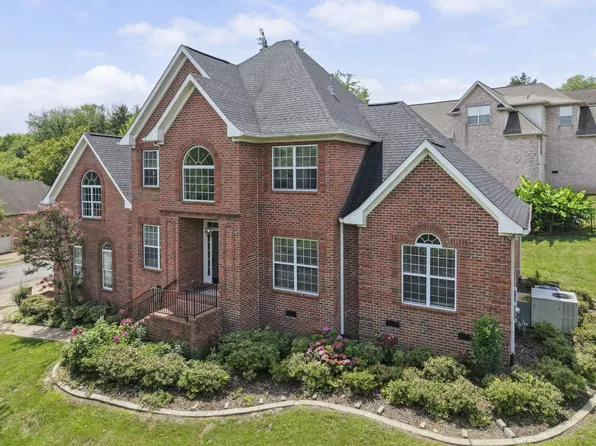 1046 Island Brook Dr, Hendersonville, TN 37075