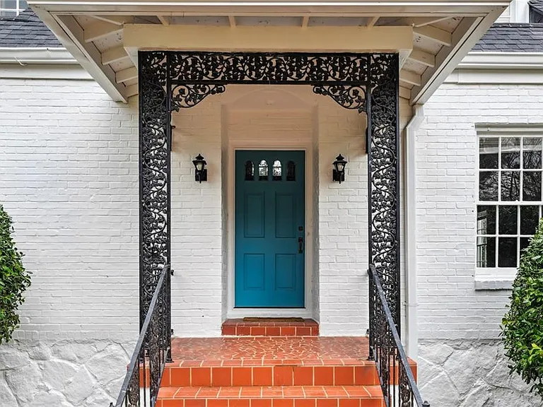 2878 N Hills Dr NE — Photo 4