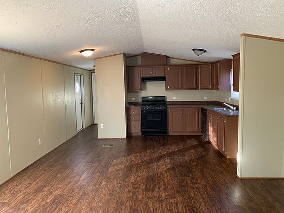 2nd image of 700 E 6th St Lot 37