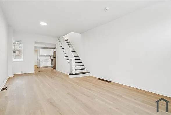 2508 N Sartain St — Photo 2