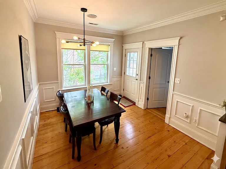 Kitchen / Dining Area
