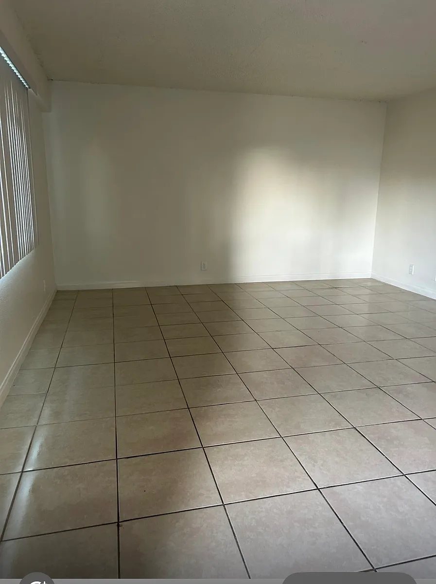 Building Photo - 996 S Waters Ave #1
