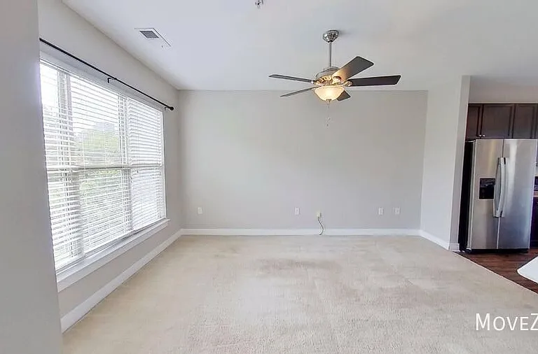 827 Seigle Point Dr — Photo 31