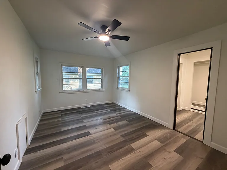 2116 W Elm St — Photo 14
