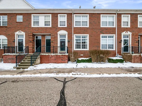 43046 Strand Dr, Sterling Heights, MI 48313