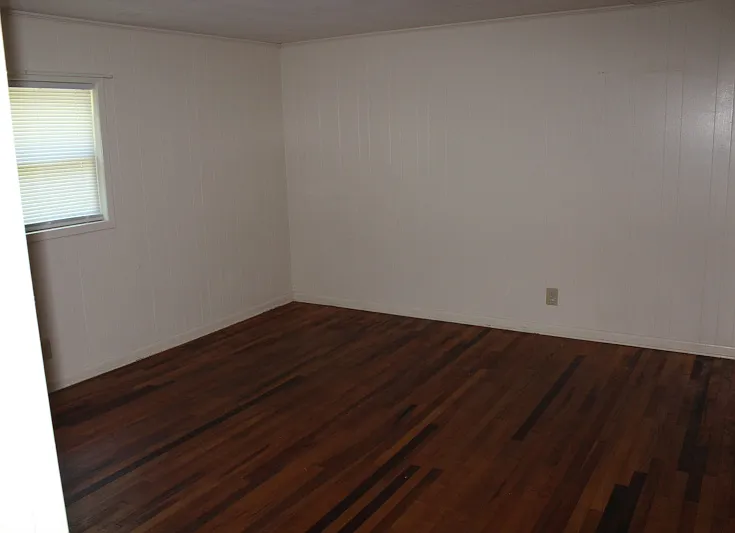 952 White Ave — Photo 12