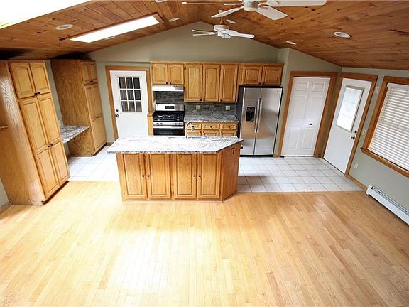3rd image of 7 Rolling Meadow Dr N