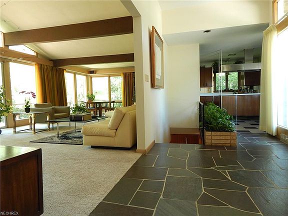 4th image of 4234 Oakcrest Dr