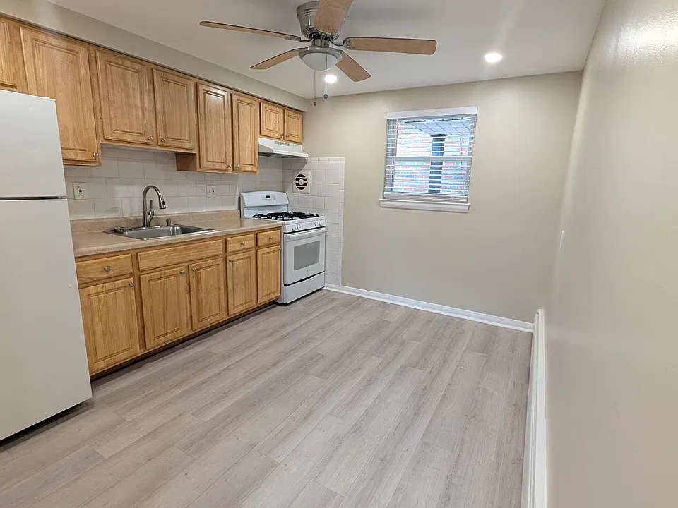 Spotlessly Clean! Gas Range
