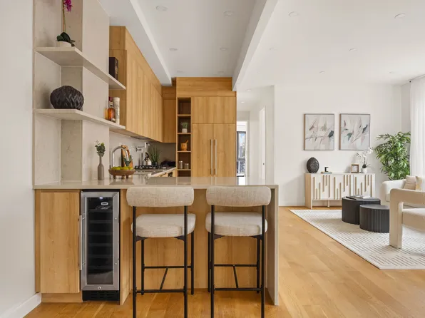 658 Washington Avenue image 3 of 11