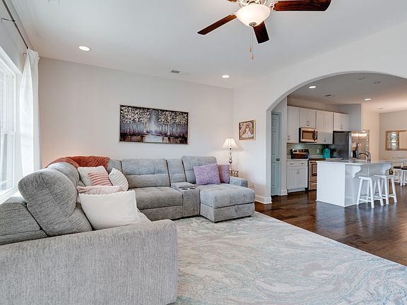 3rd image of 420 Longstone Rd