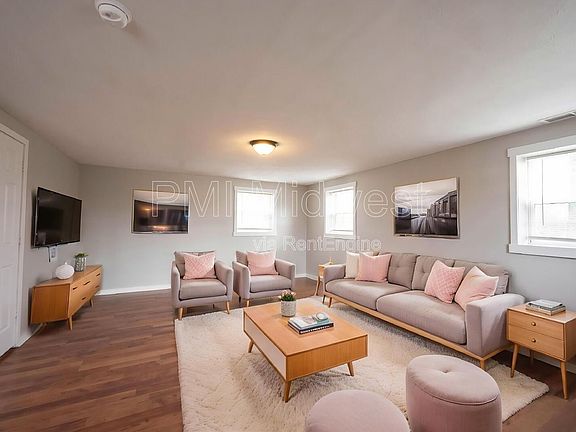 3rd image of 3125 Clover Dr Unit B