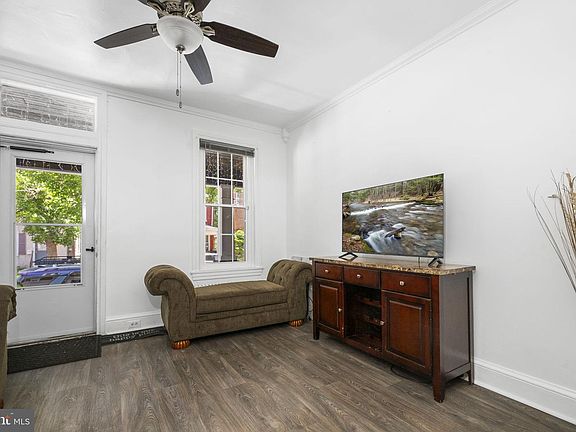 3rd image of 851 Queen St